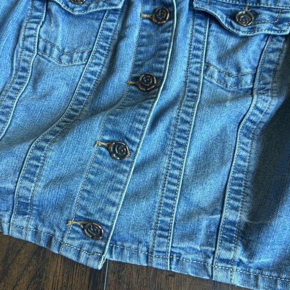 Baccini Denim Vest, flower Buttons, Size M (F21) - Picture 4 of 5